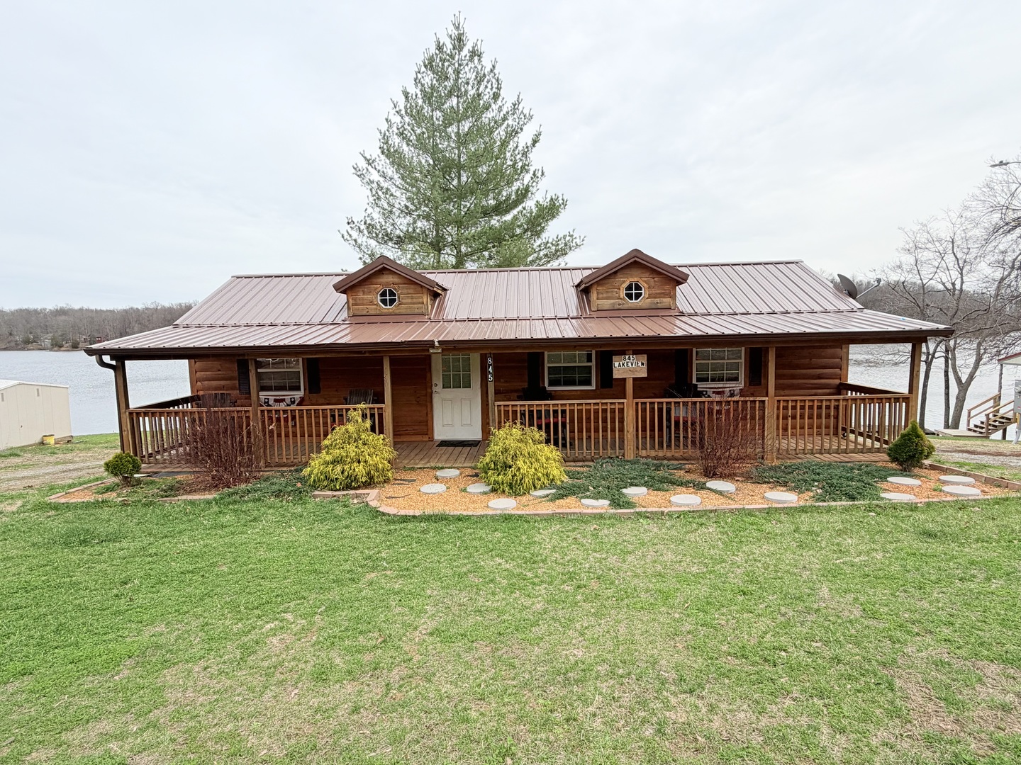 845 Lakeview Road Property Photo 4