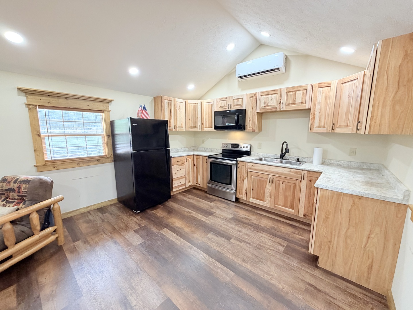 845 Lakeview Road Property Photo 14