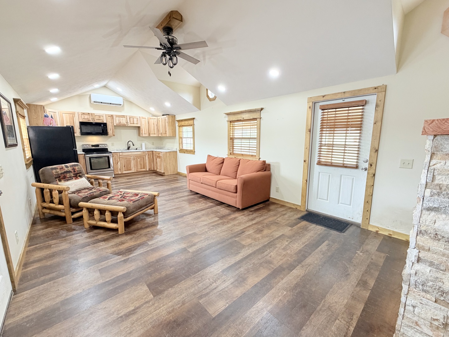 845 Lakeview Road Property Photo 16