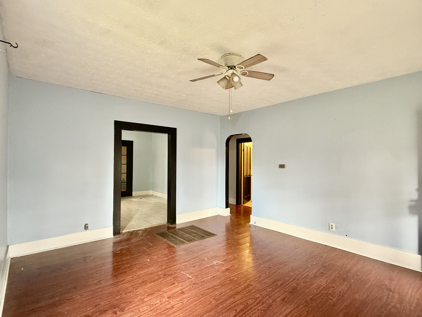 203 W 12th Property Photo 4