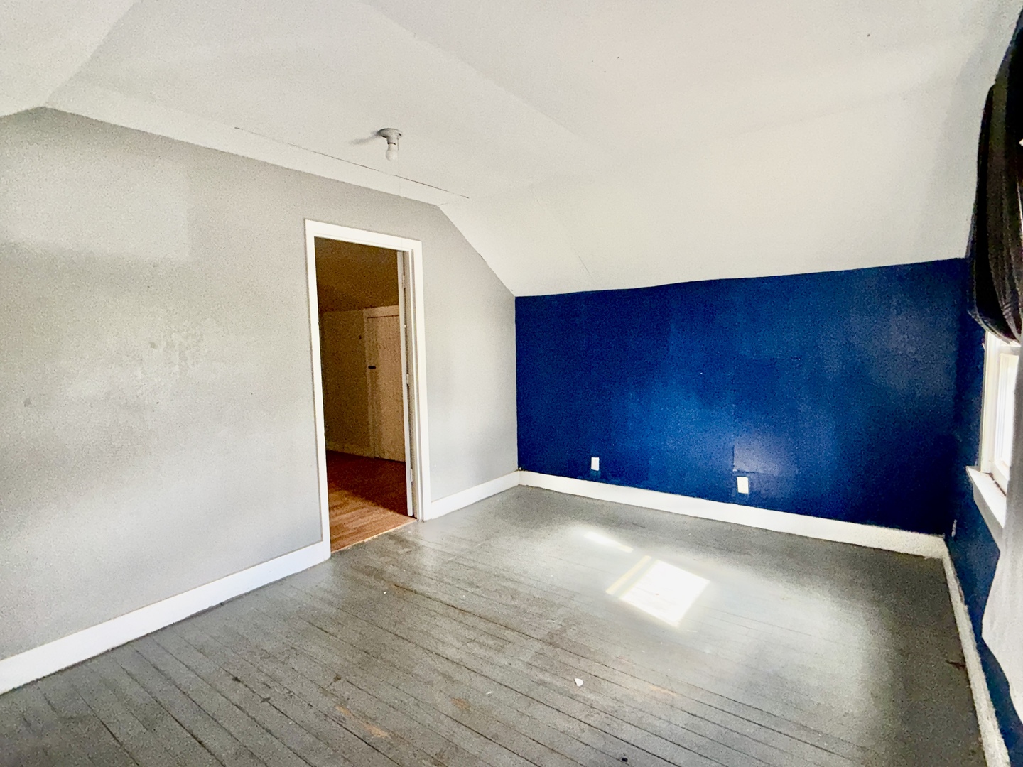 203 W 12th Property Photo 16