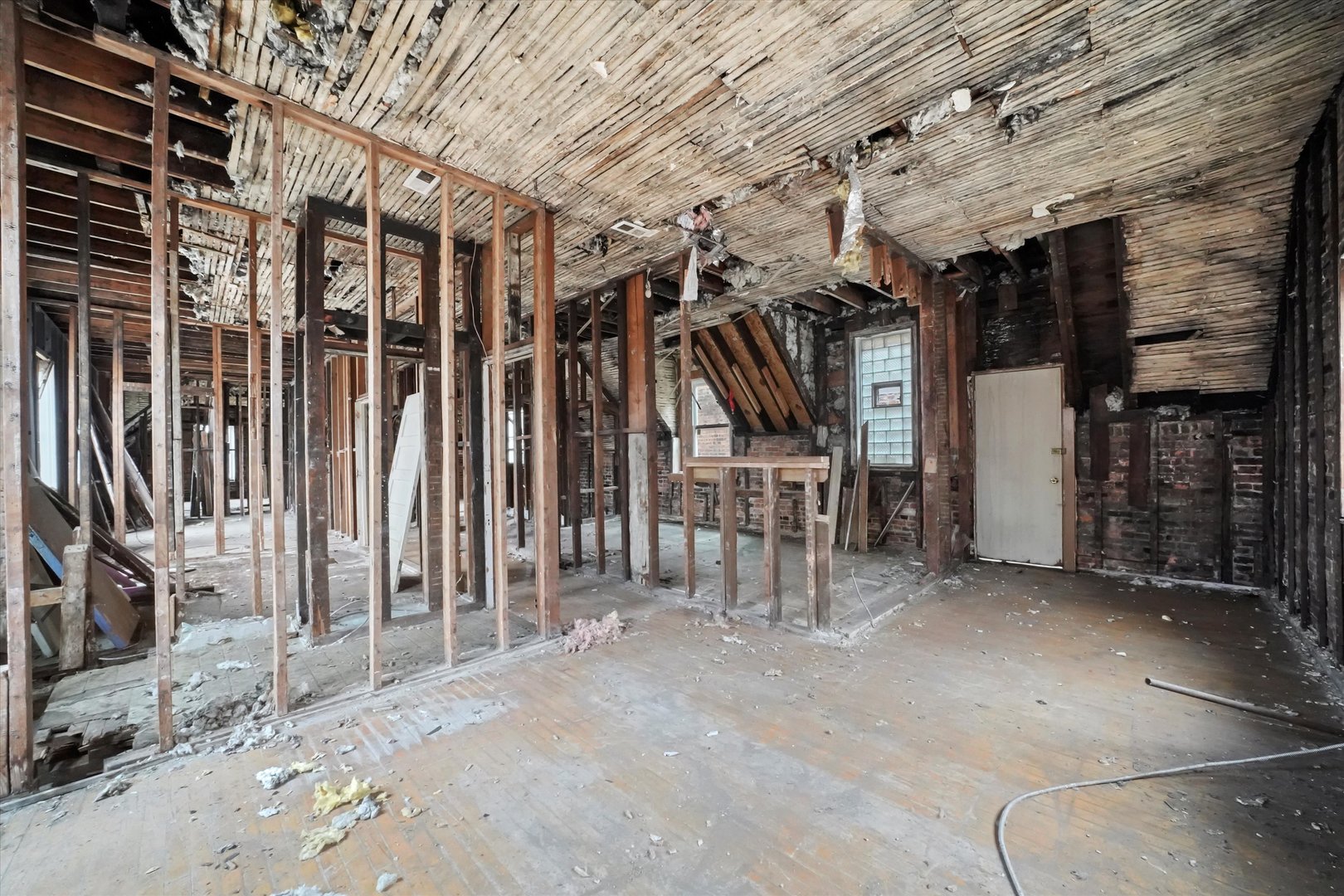 5930 S King Drive Property Photo 17
