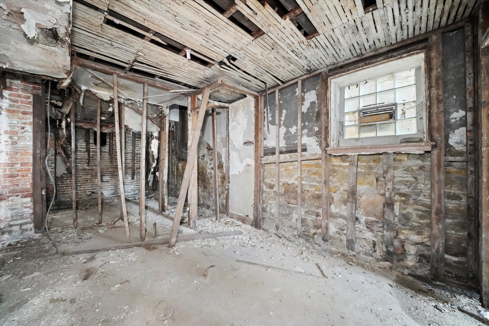 5930 S King Drive Property Photo 22