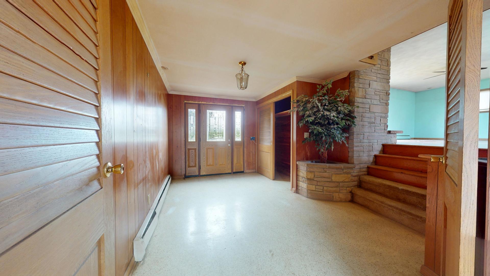 4402 S Mattis Avenue Property Photo 3
