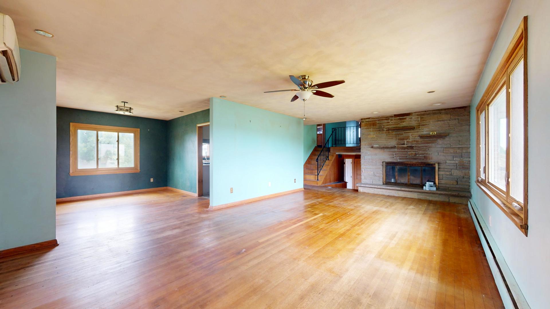4402 S Mattis Avenue Property Photo 5