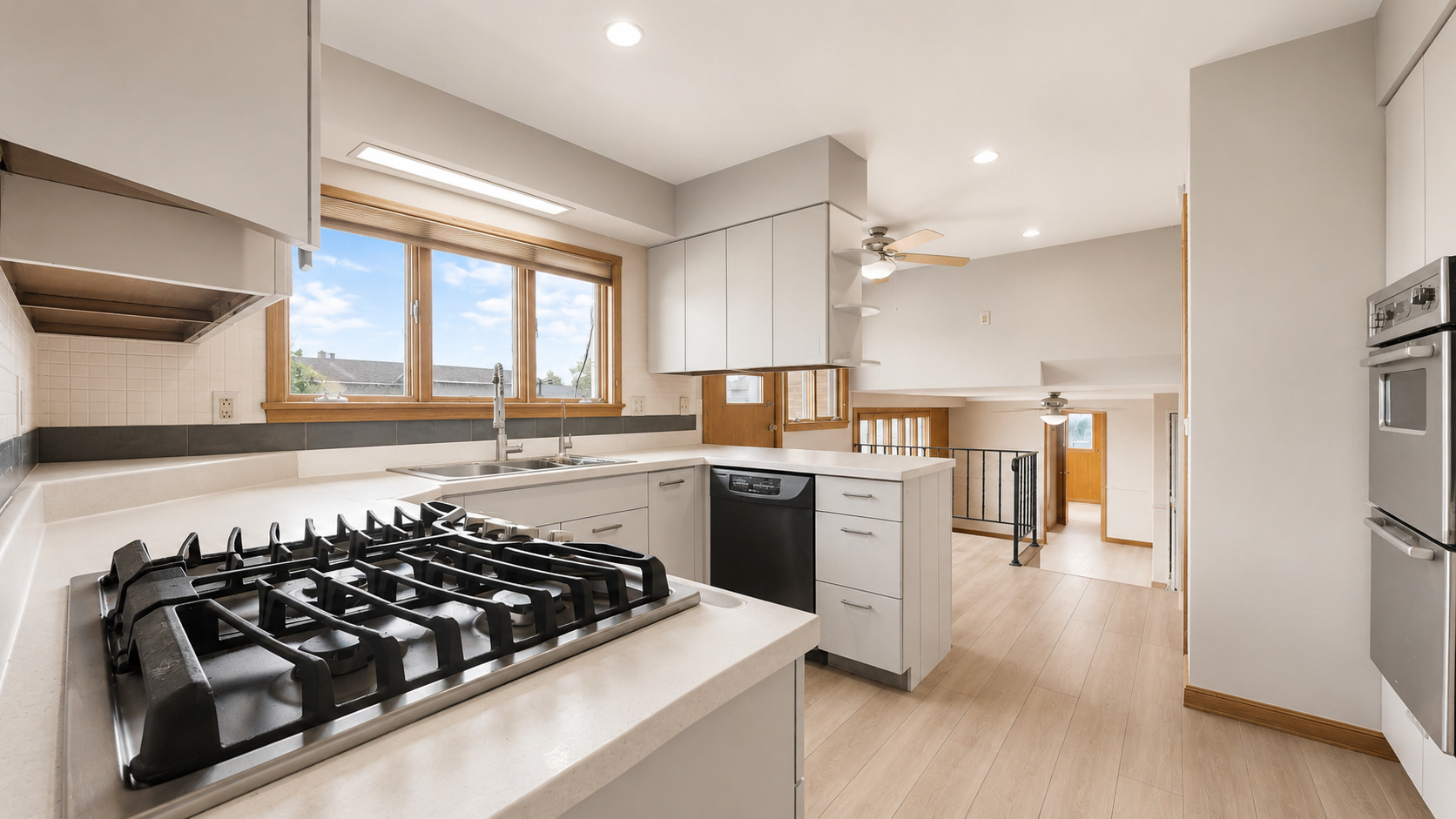 4402 S Mattis Avenue Property Photo 8
