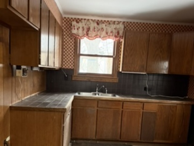 241 Indianwood Boulevard Property Photo 4