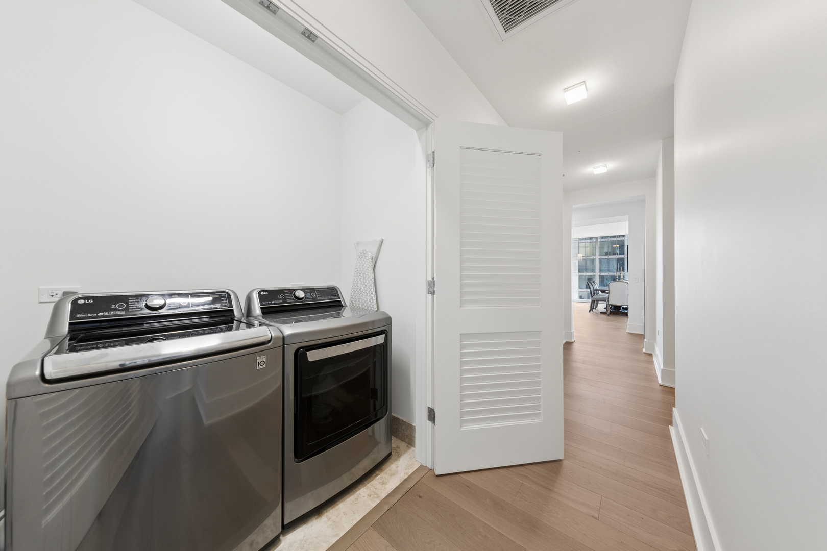 363 E Wacker Drive 2802 Property Photo 10