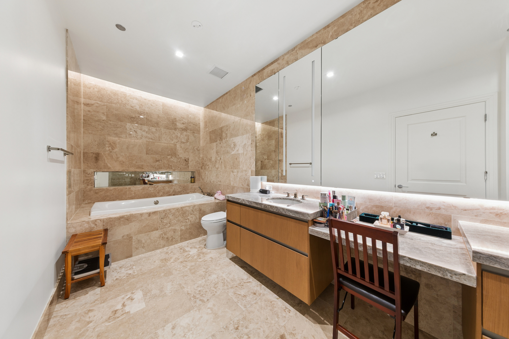 363 E Wacker Drive 2802 Property Photo 12
