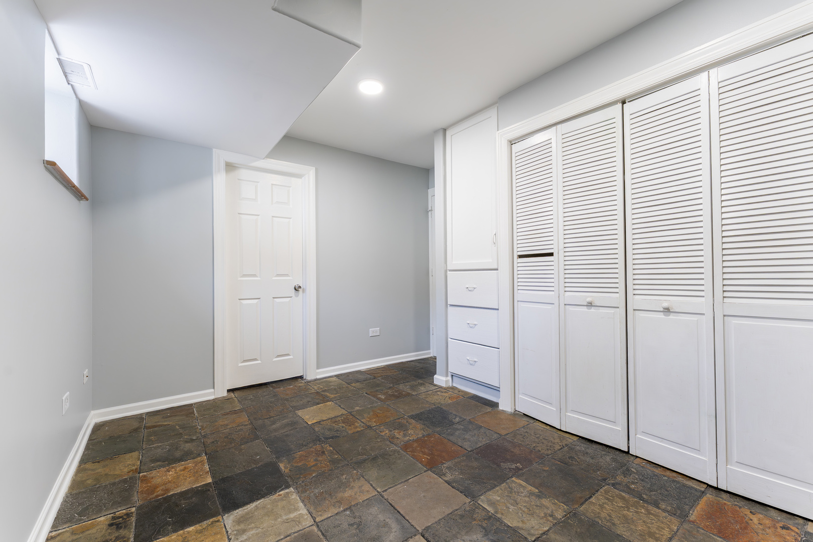 1024 W 18th Place Property Photo 27