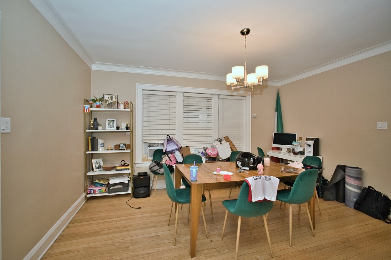 6609 N Artesian Avenue Property Photo 6