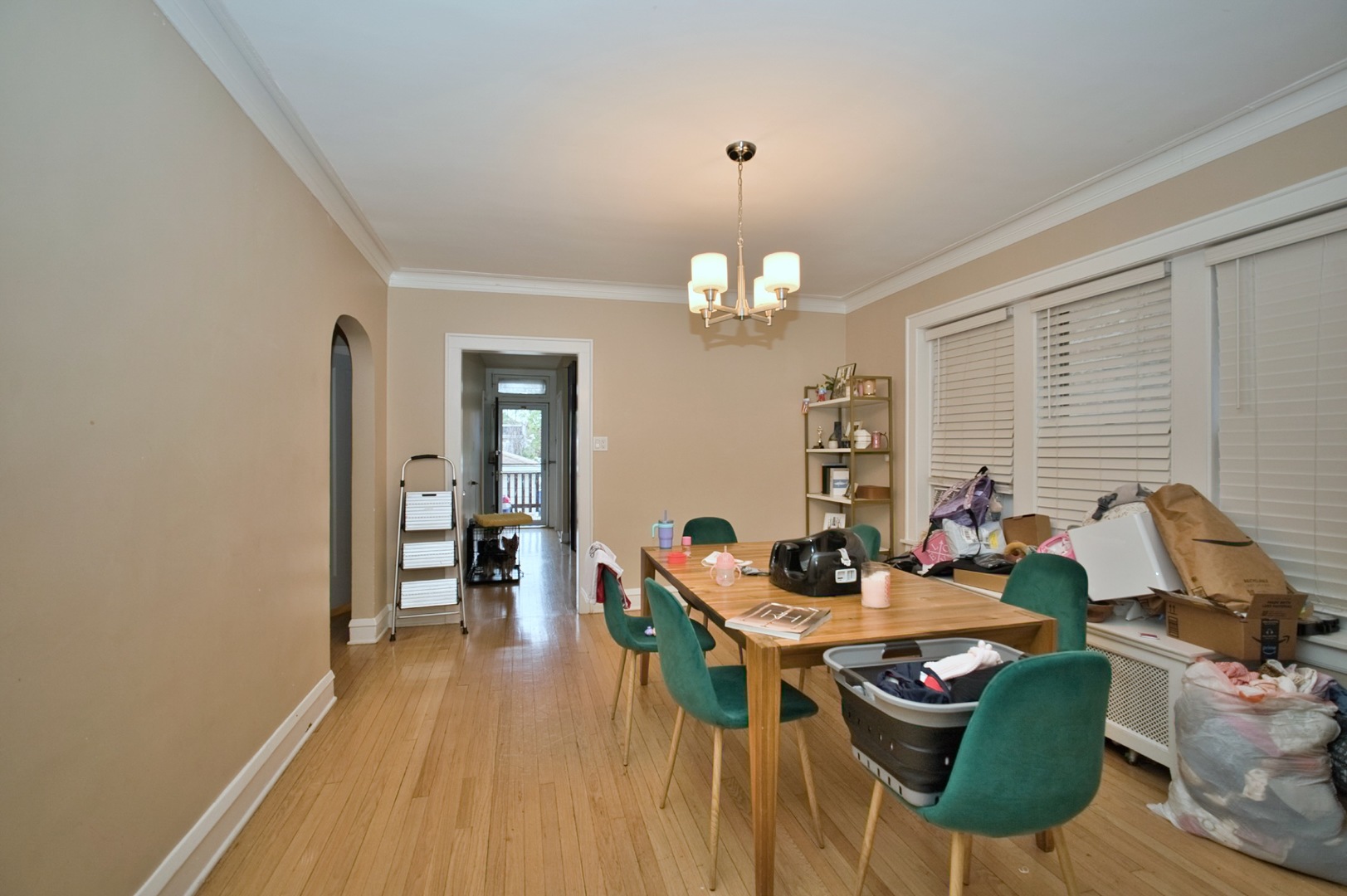 6609 N Artesian Avenue Property Photo 7