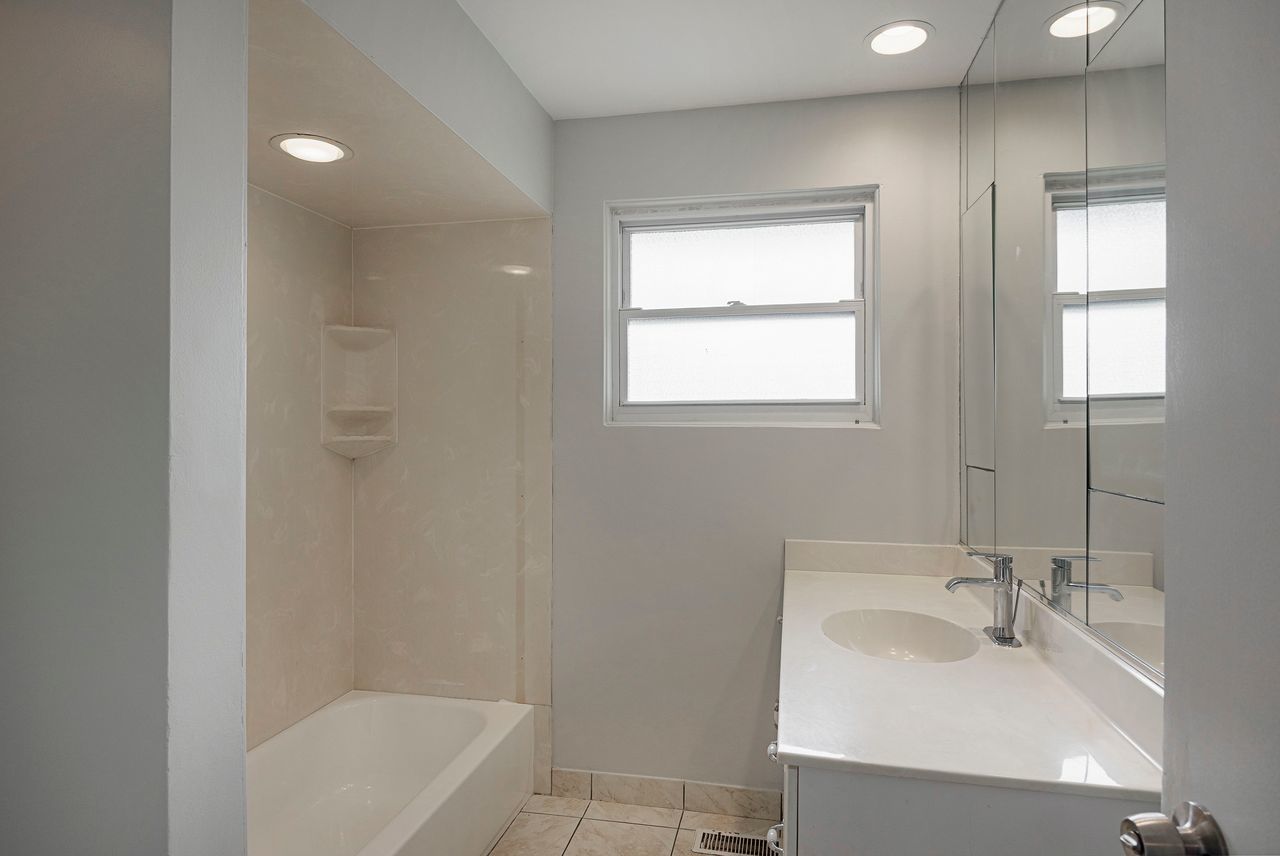 9200 Kedvale Avenue Property Photo 13