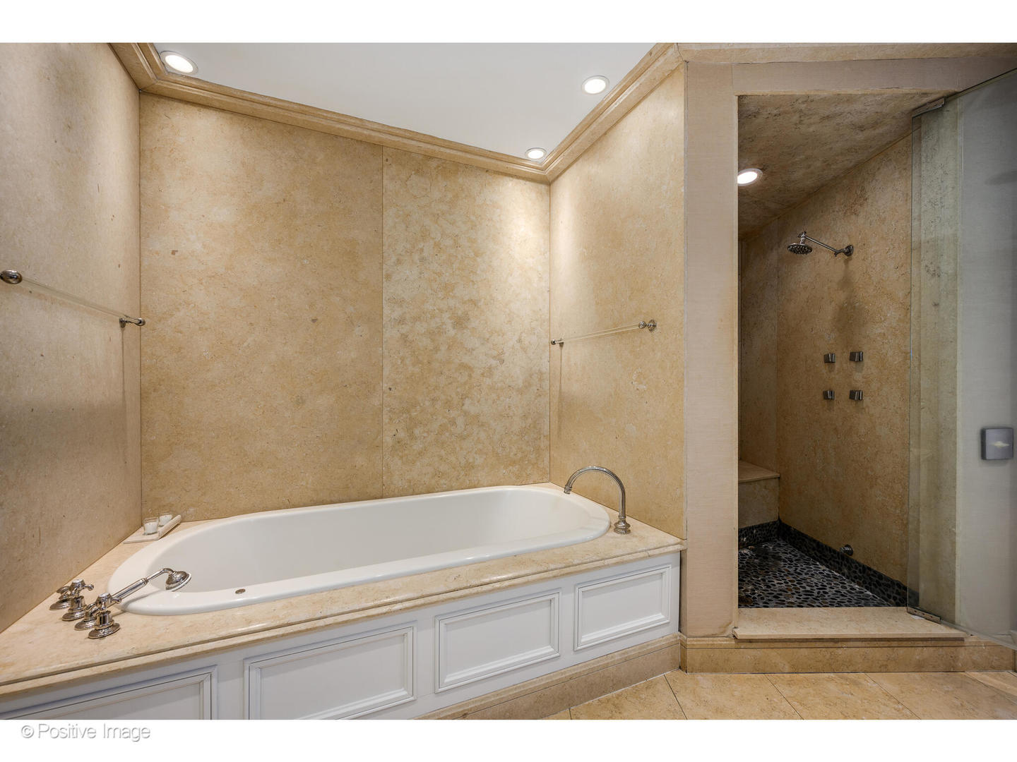 1811 N Howe Street Property Photo 29