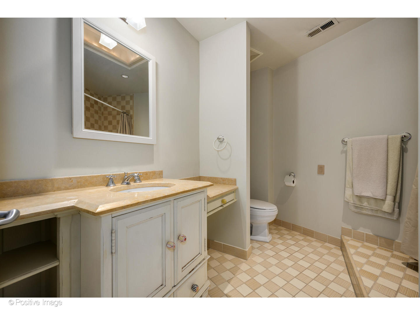 1811 N Howe Street Property Photo 33
