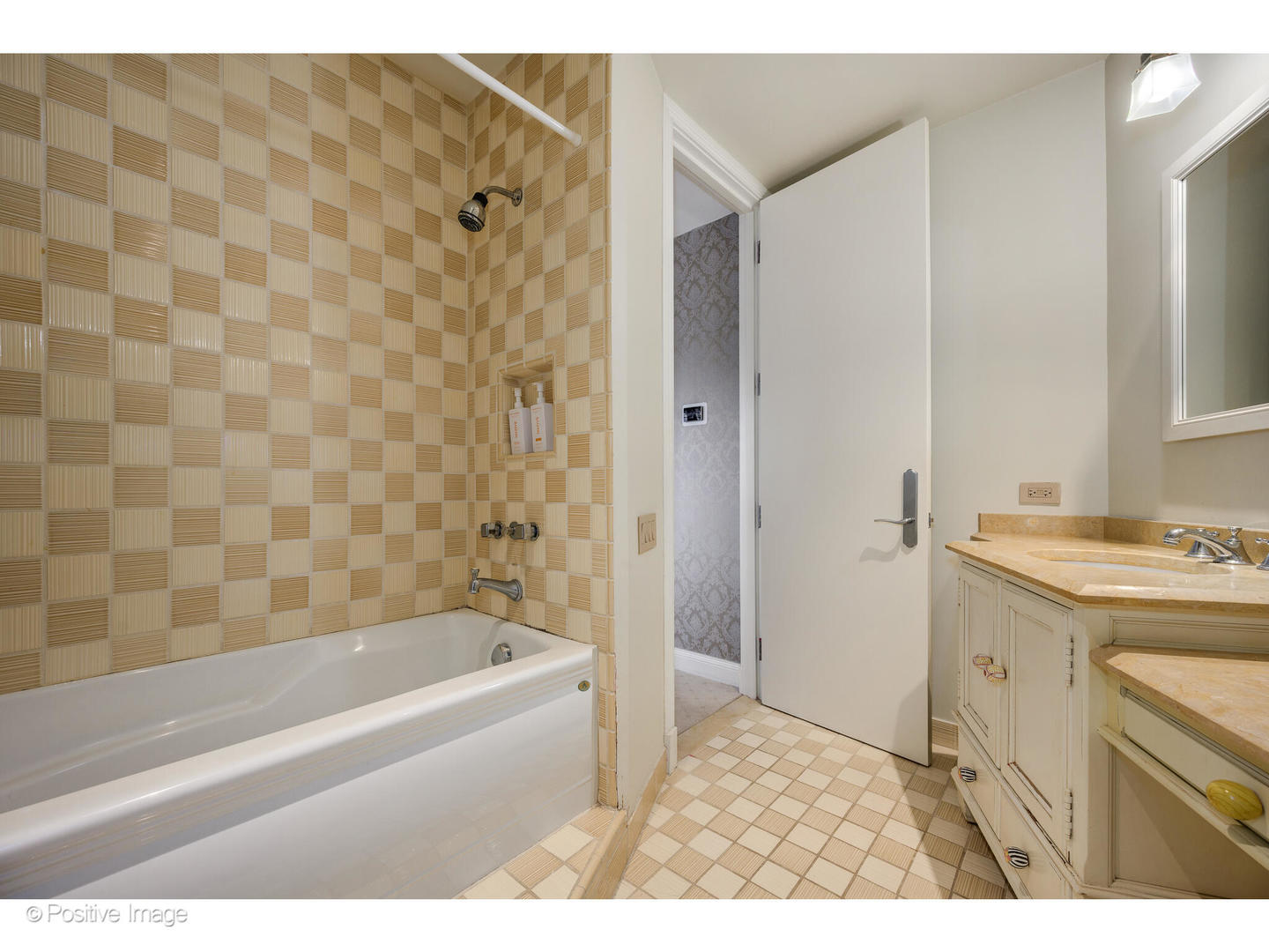 1811 N Howe Street Property Photo 34