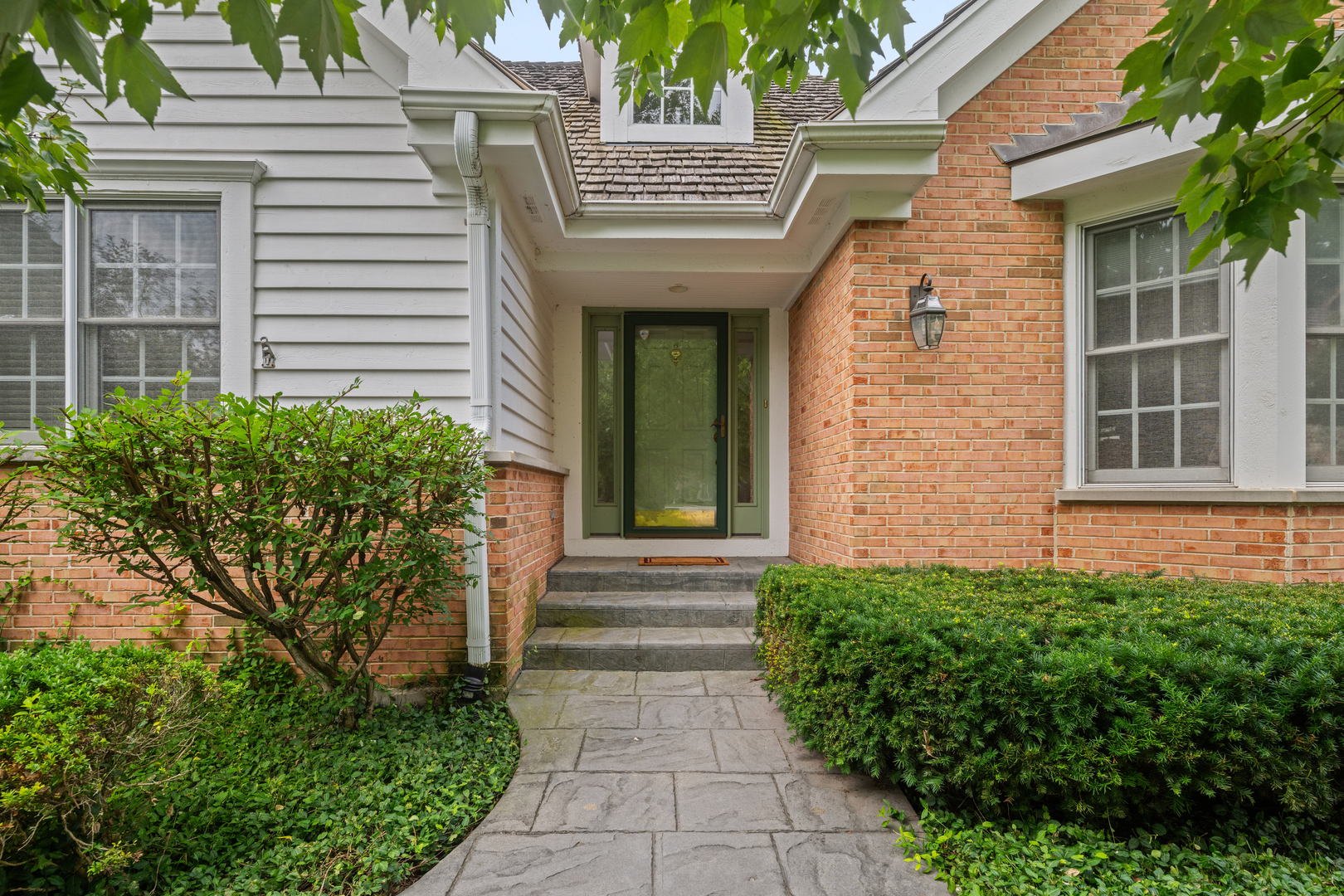 1735 Yale Court Property Photo 1