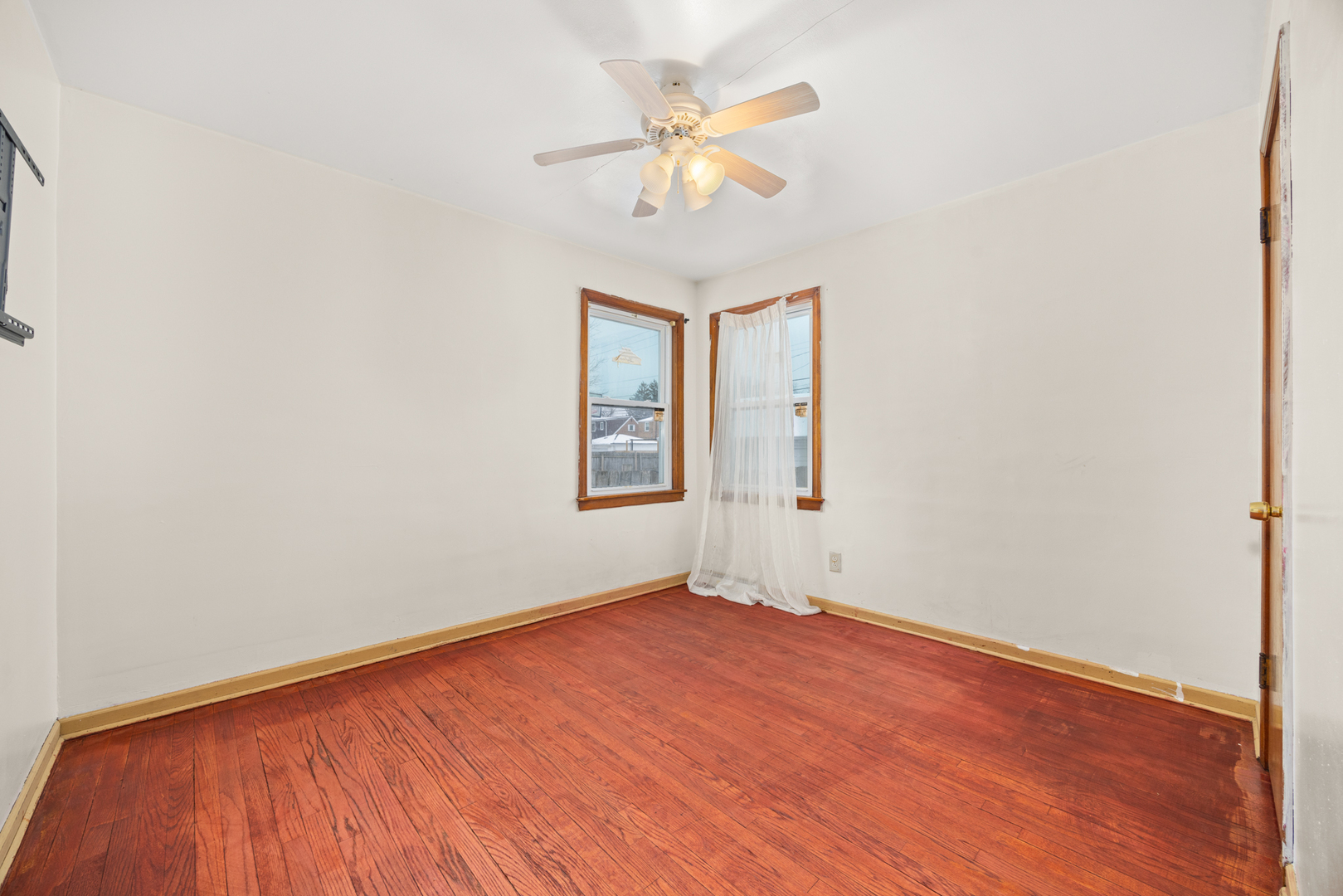 1527 Wentworth Avenue Property Photo 8