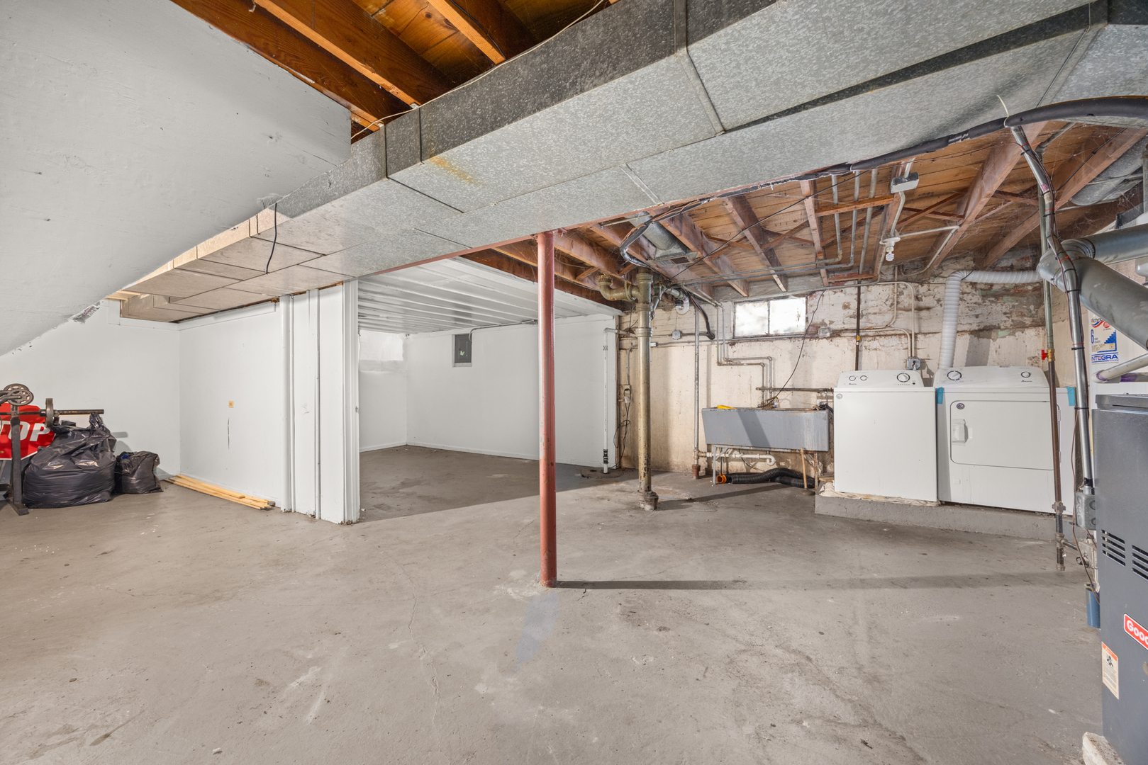 1527 Wentworth Avenue Property Photo 17