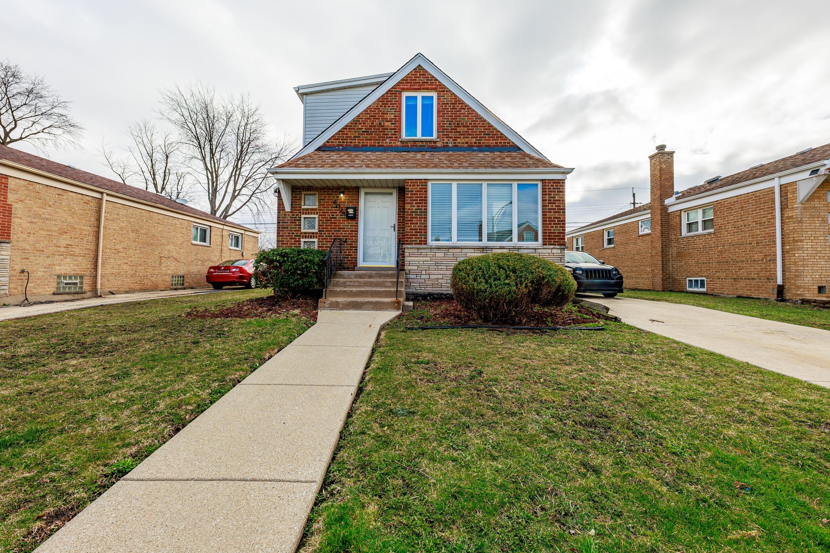 8009 S Kolin Avenue Property Photo 1