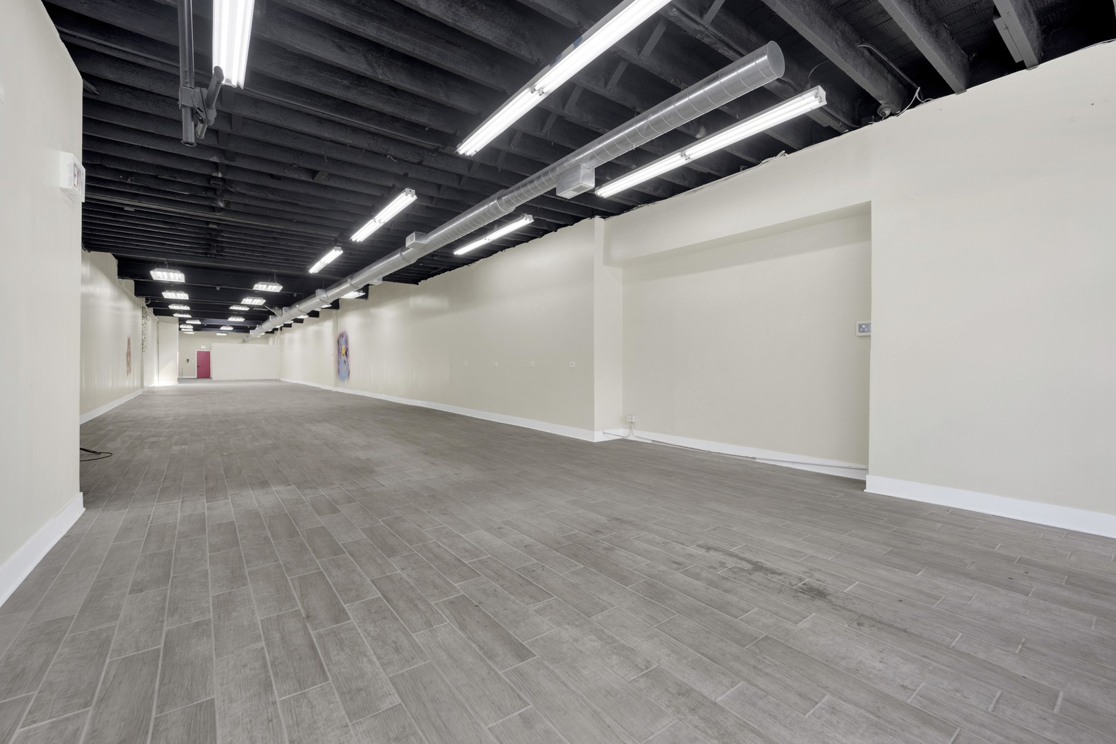 7055 N Clark Street Property Photo 7