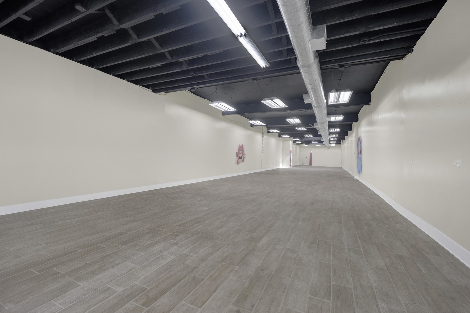 7055 N Clark Street Property Photo 10