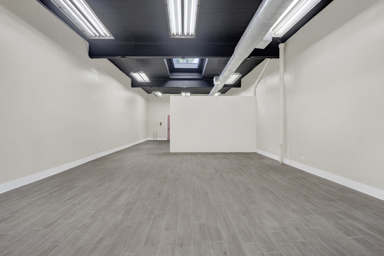 7055 N Clark Street Property Photo 13
