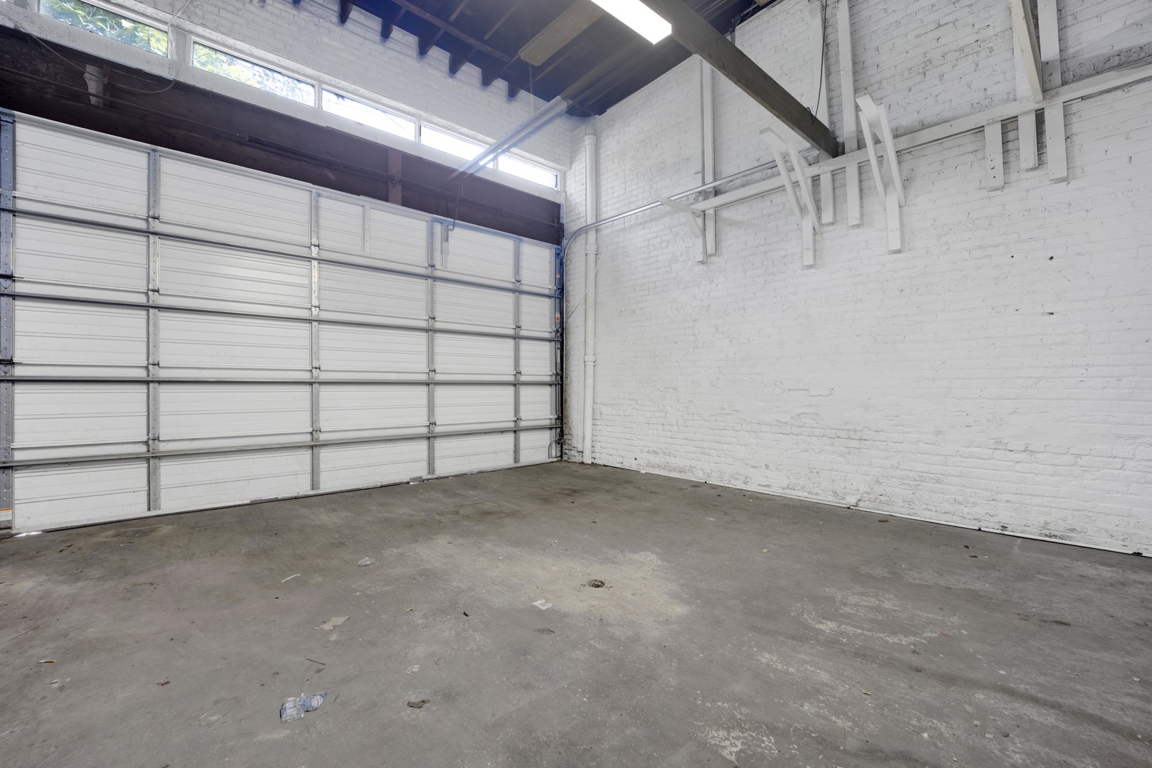 7055 N Clark Street Property Photo 17