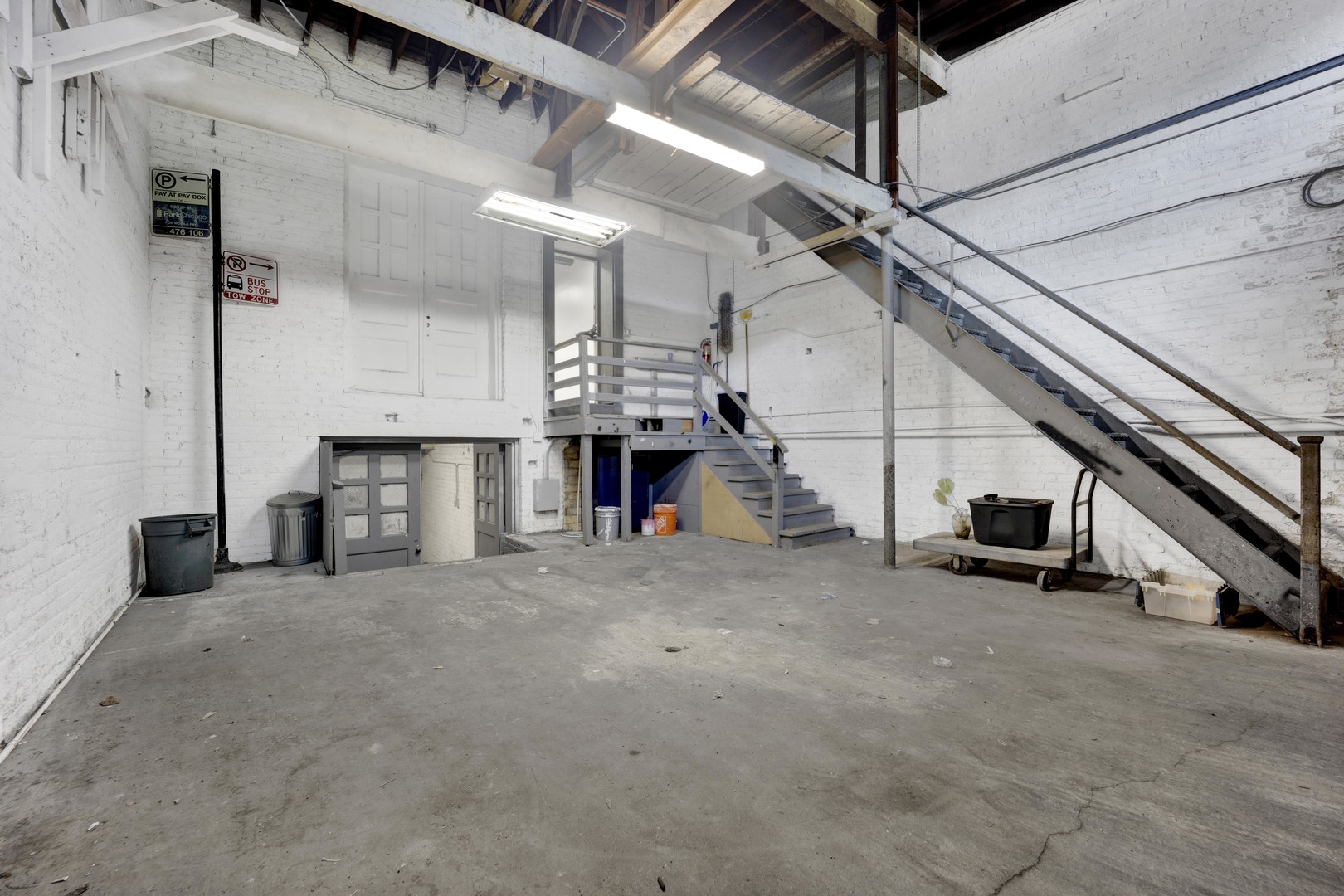 7055 N Clark Street Property Photo 18