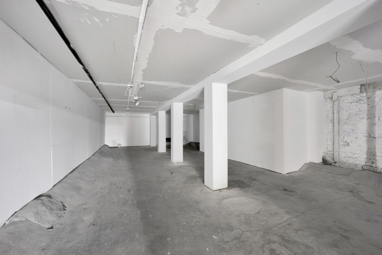 7055 N Clark Street Property Photo 22