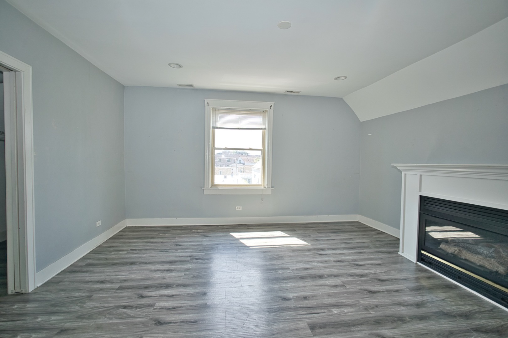 2310 W Belmont Avenue Property Photo 2