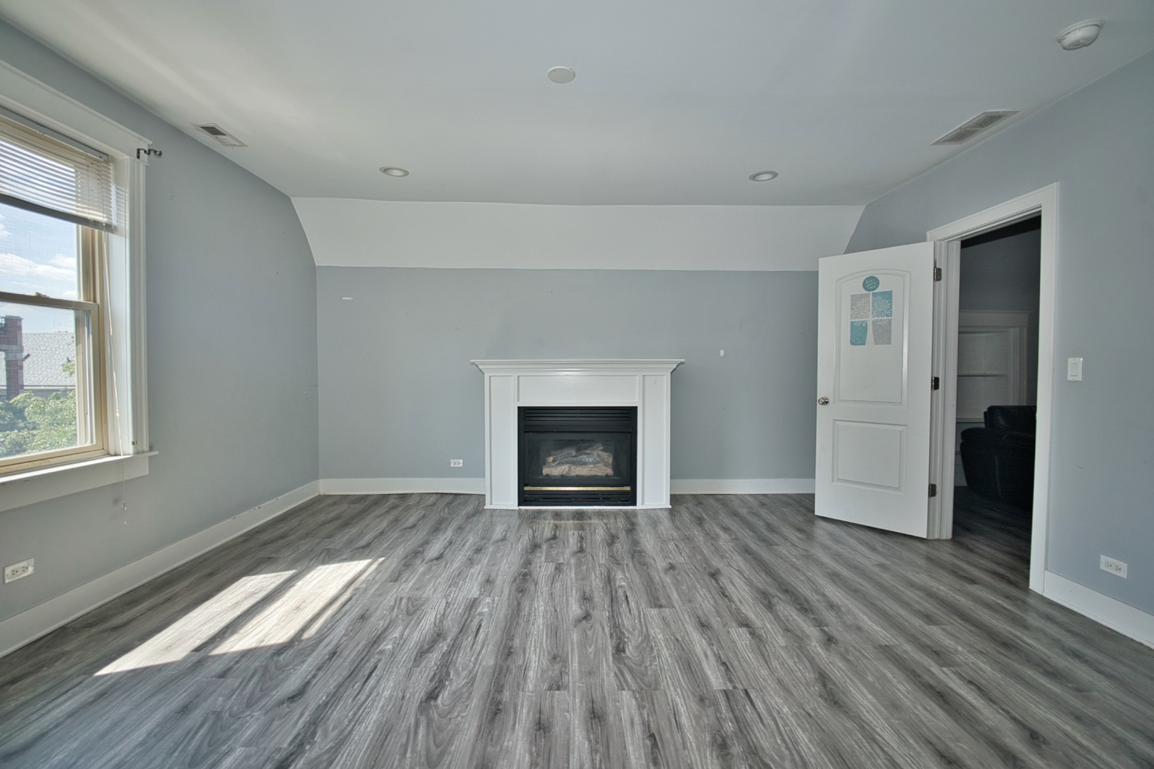 2310 W Belmont Avenue Property Photo 3
