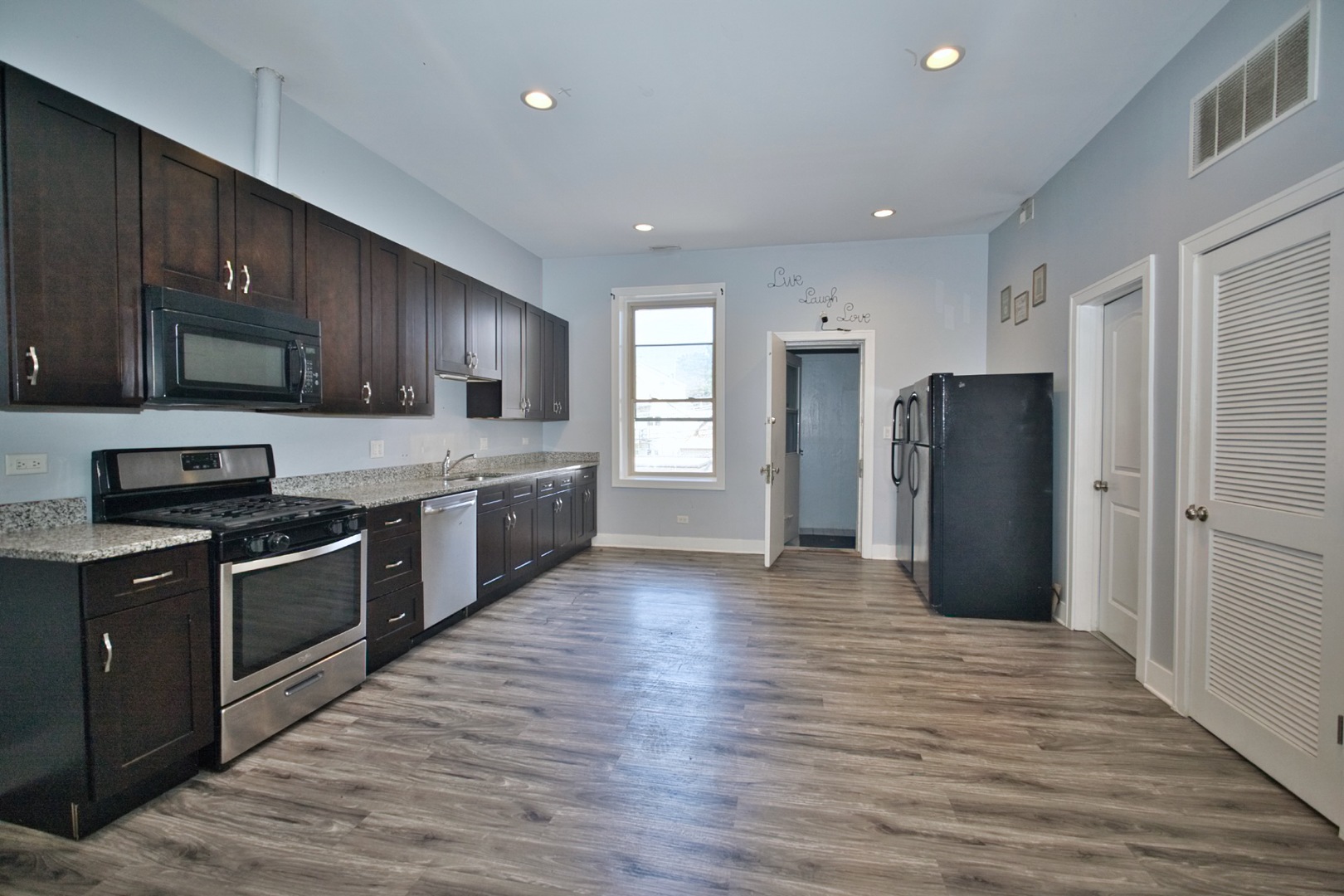 2310 W Belmont Avenue Property Photo 5