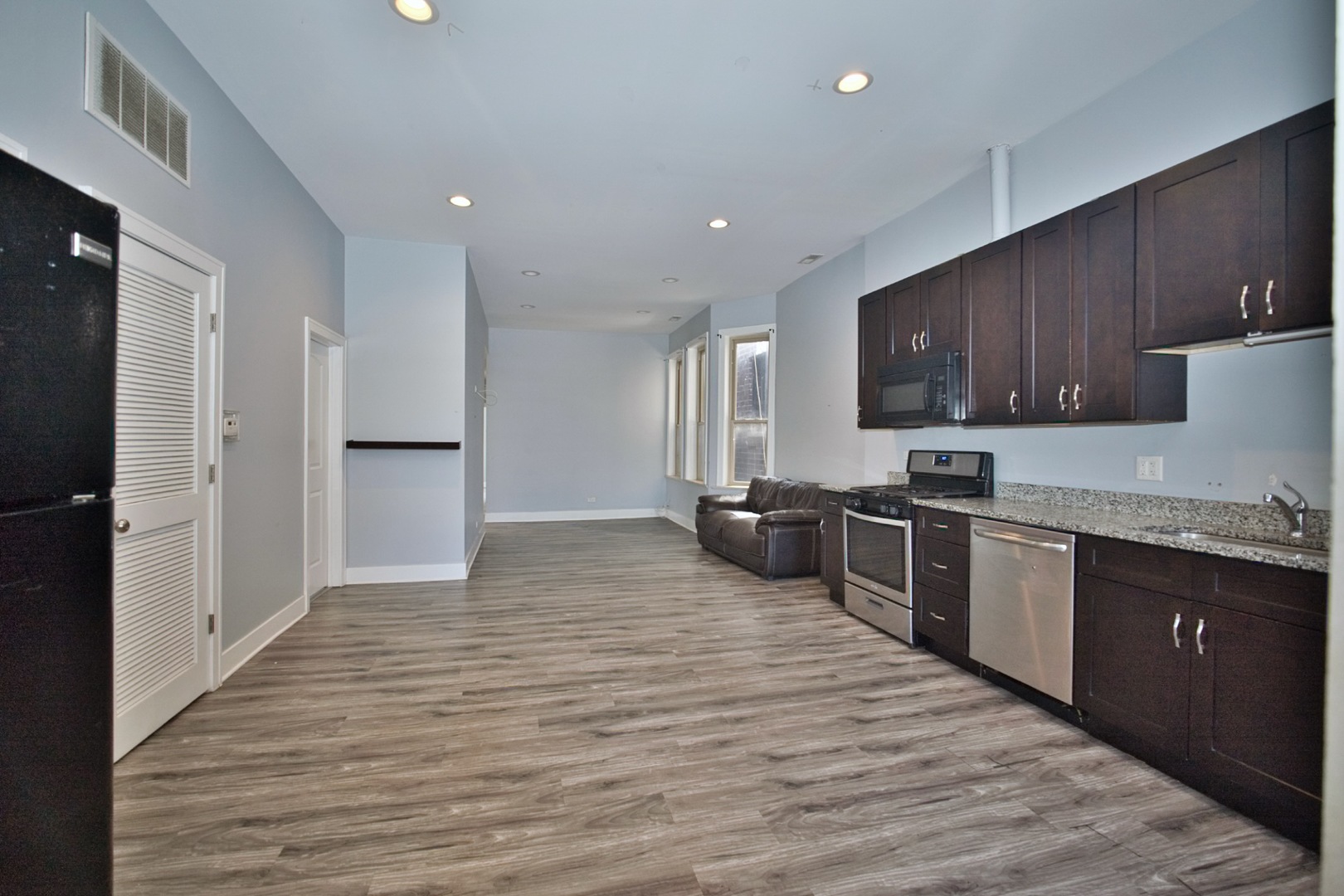 2310 W Belmont Avenue Property Photo 6