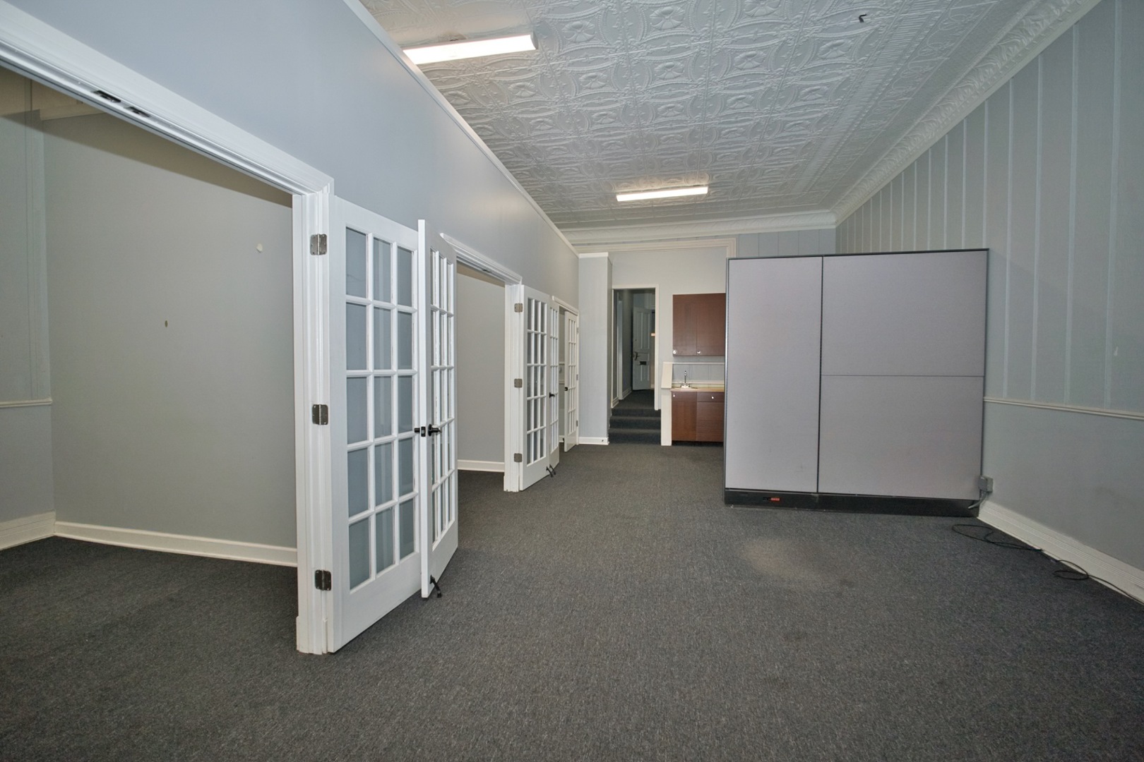 2310 W Belmont Avenue Property Photo 9