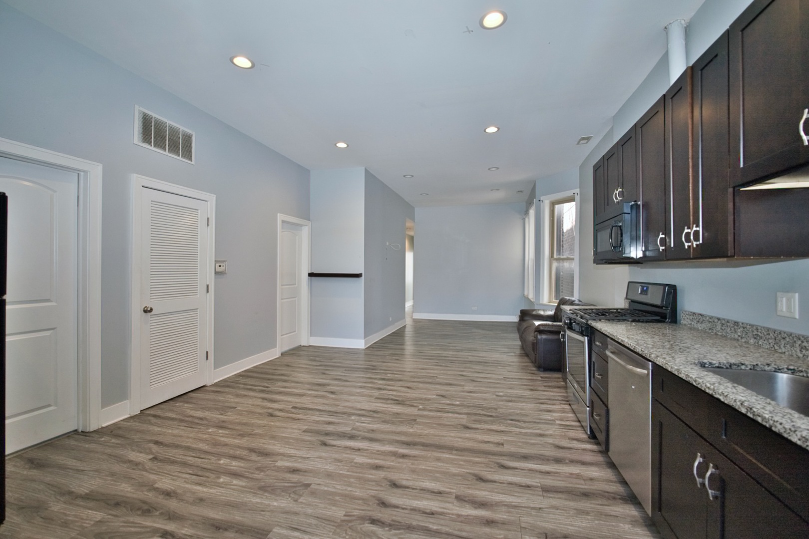 2310 W Belmont Avenue Property Photo 12
