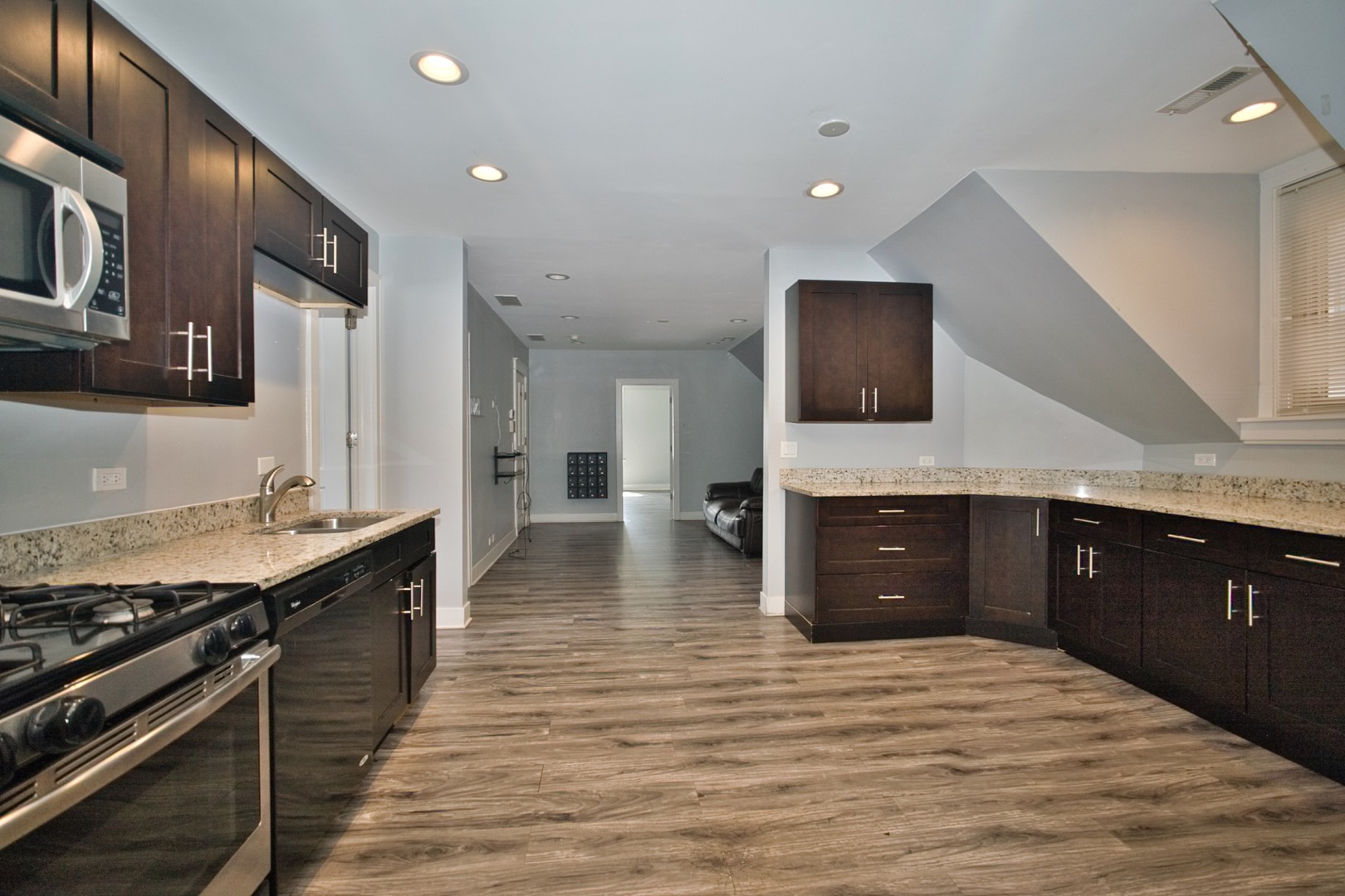 2310 W Belmont Avenue Property Photo 15