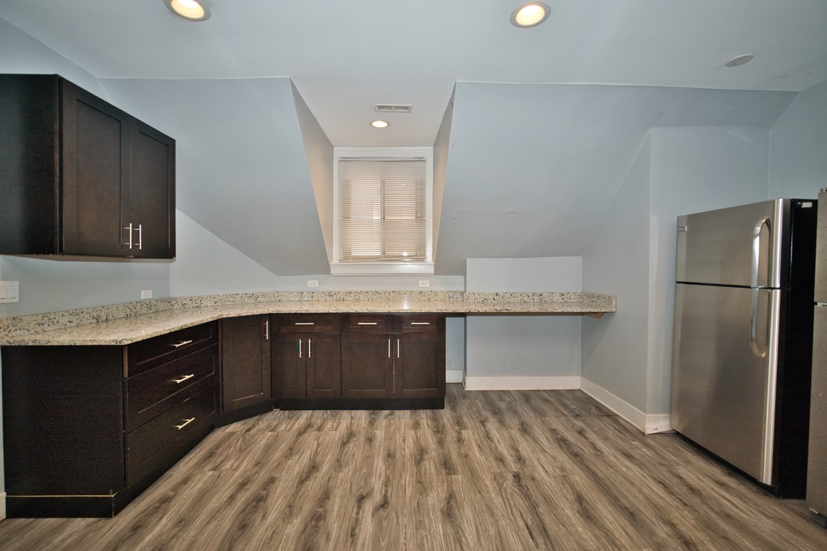 2310 W Belmont Avenue Property Photo 17