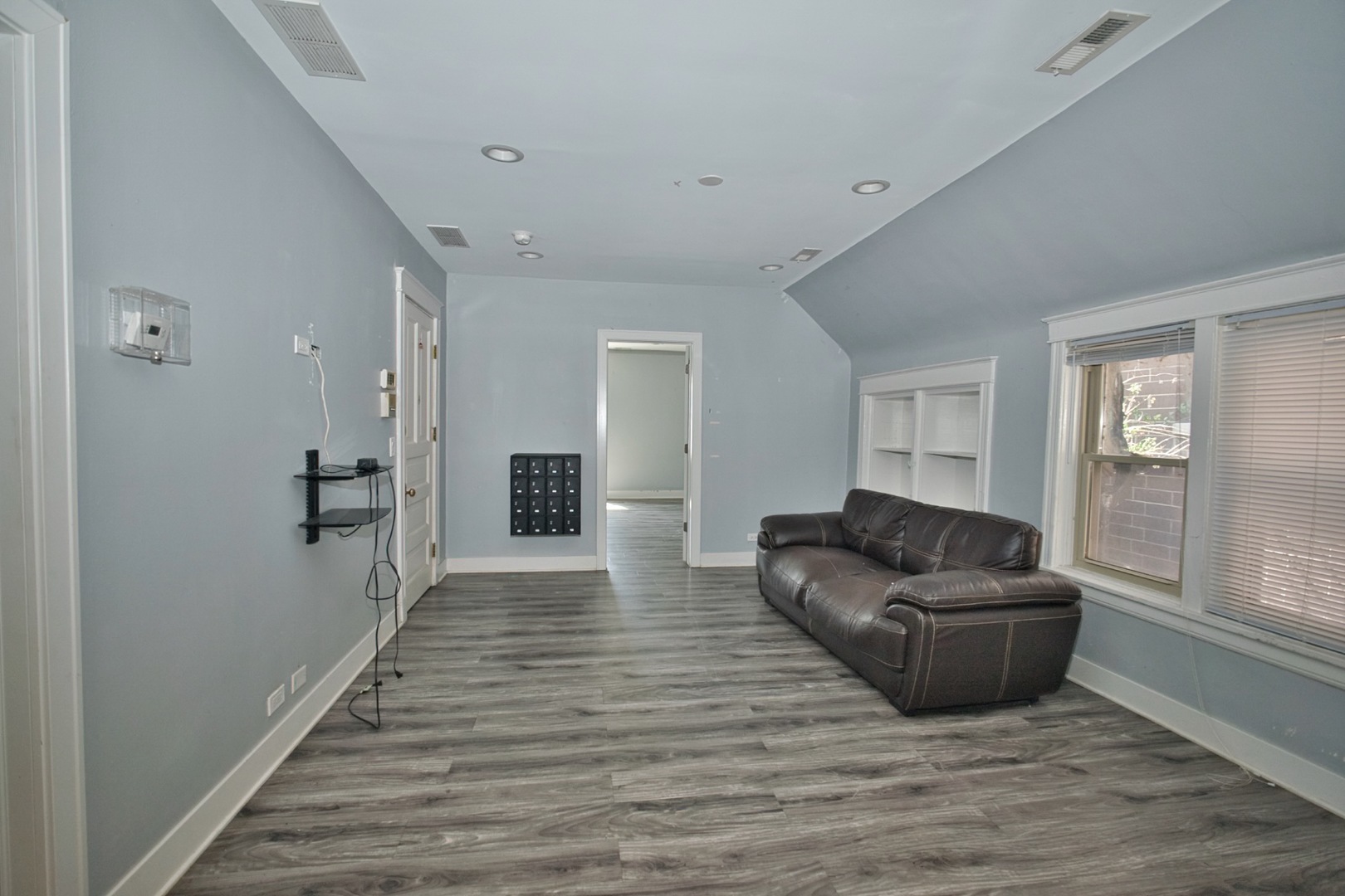 2310 W Belmont Avenue Property Photo 18