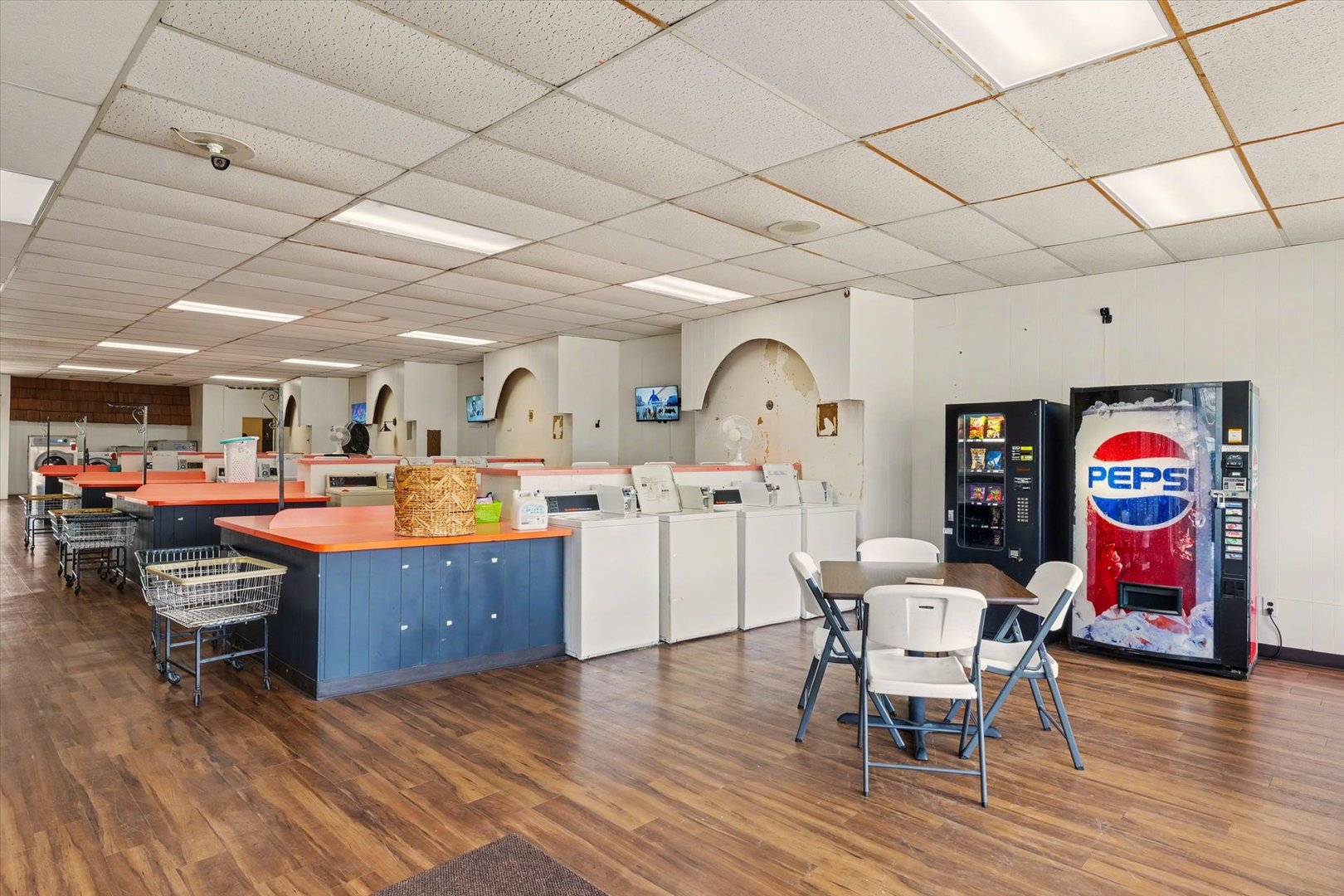 1205 S Mattis Avenue Property Photo 4