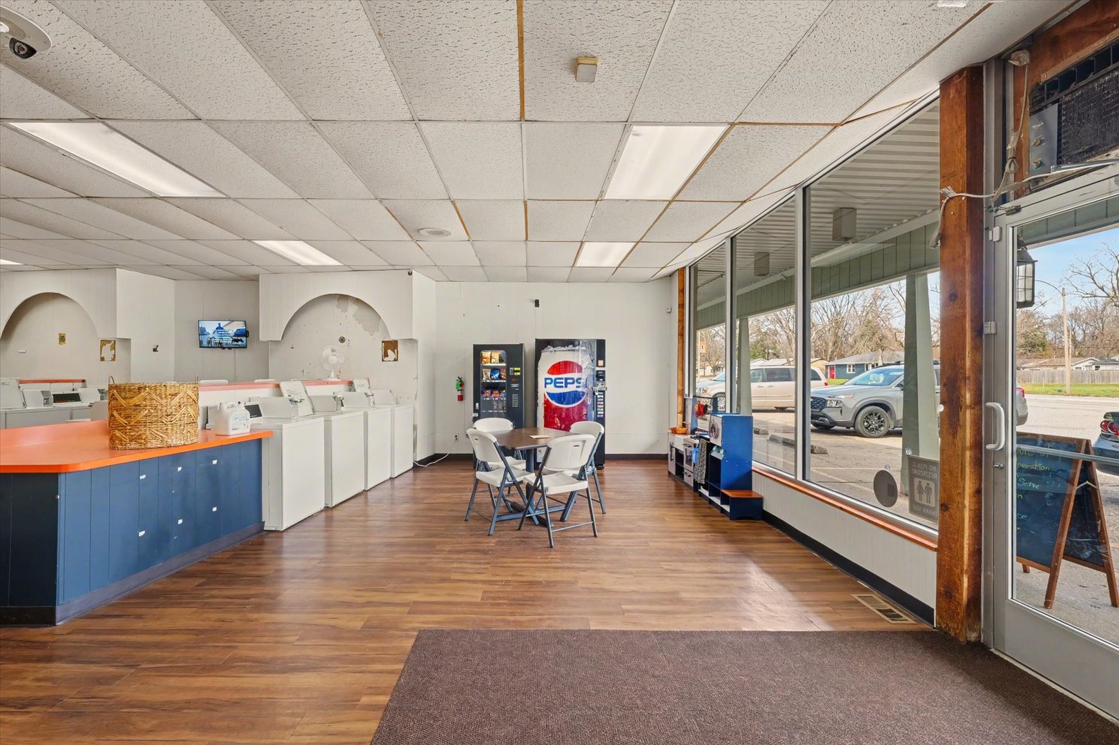 1205 S Mattis Avenue Property Photo 6