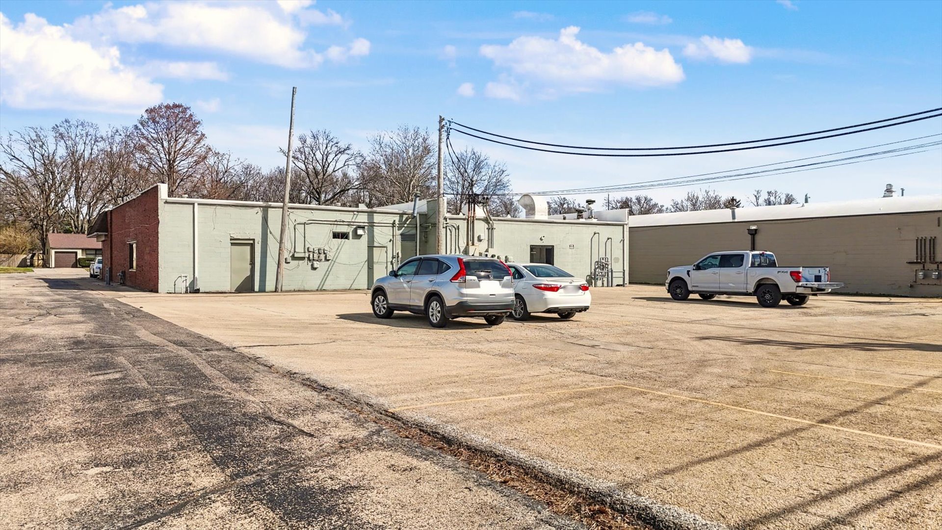1205 S Mattis Avenue Property Photo 29