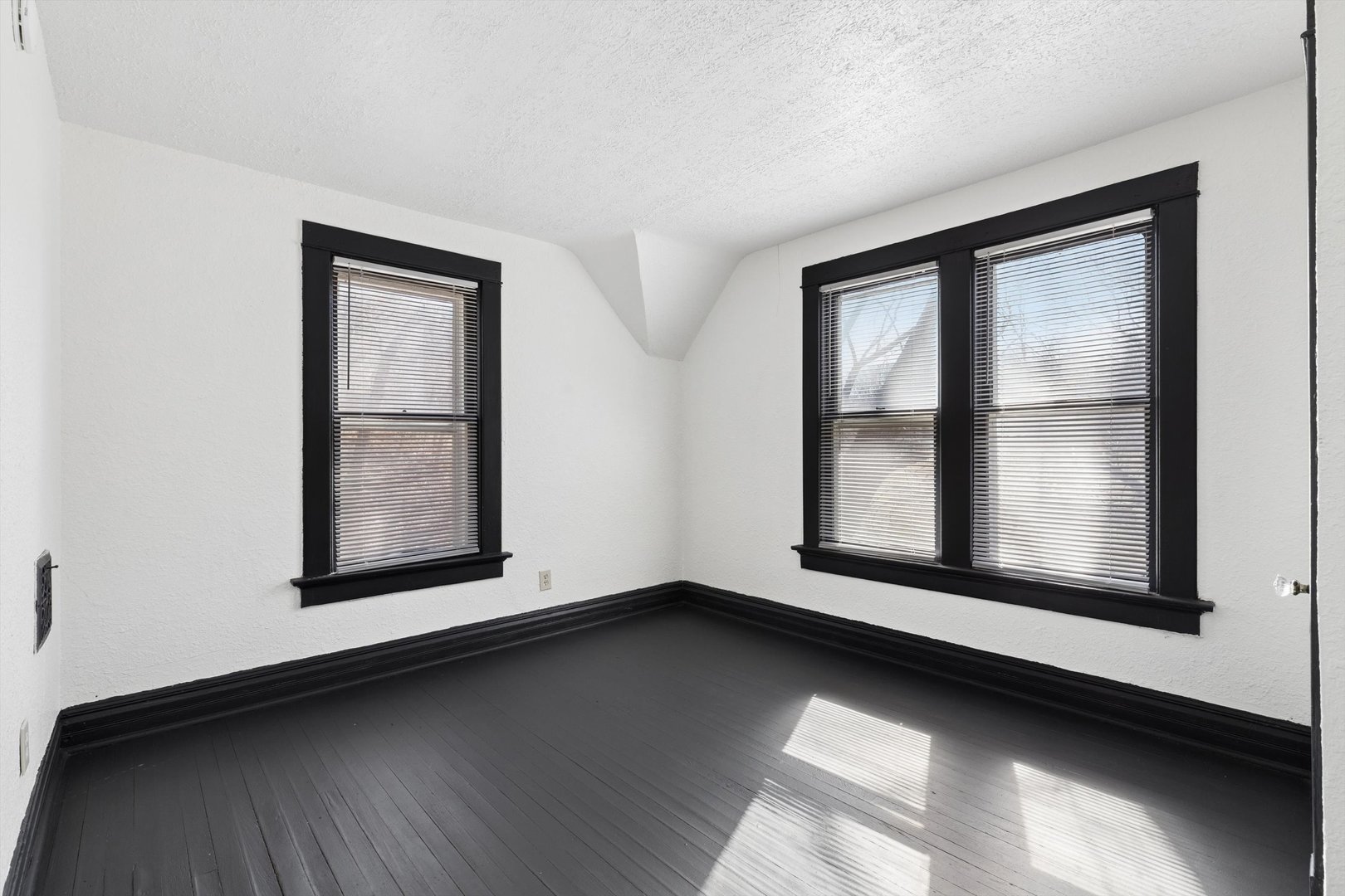 849 25th Street Property Photo 18