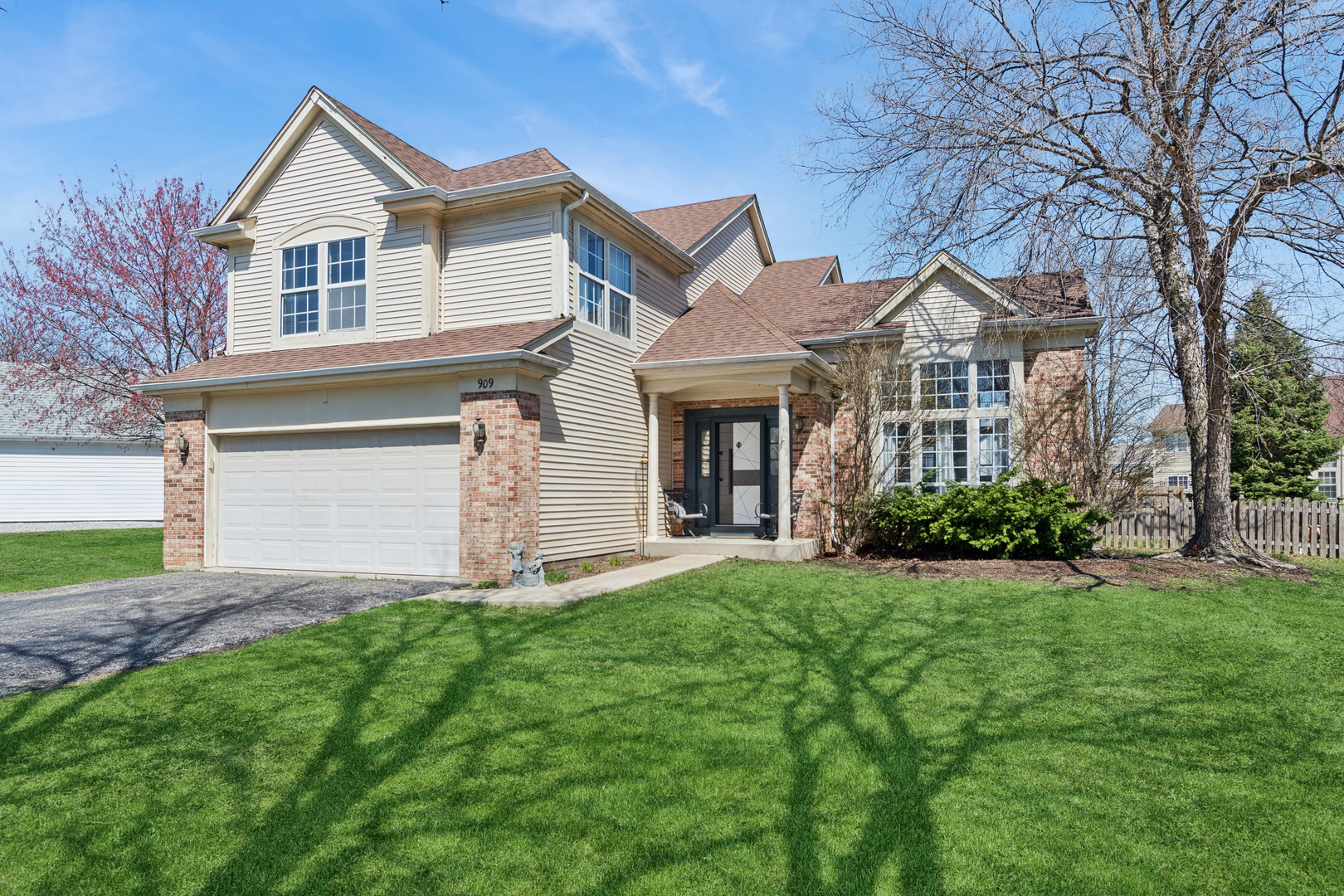 909 Brompton Circle Property Photo 1