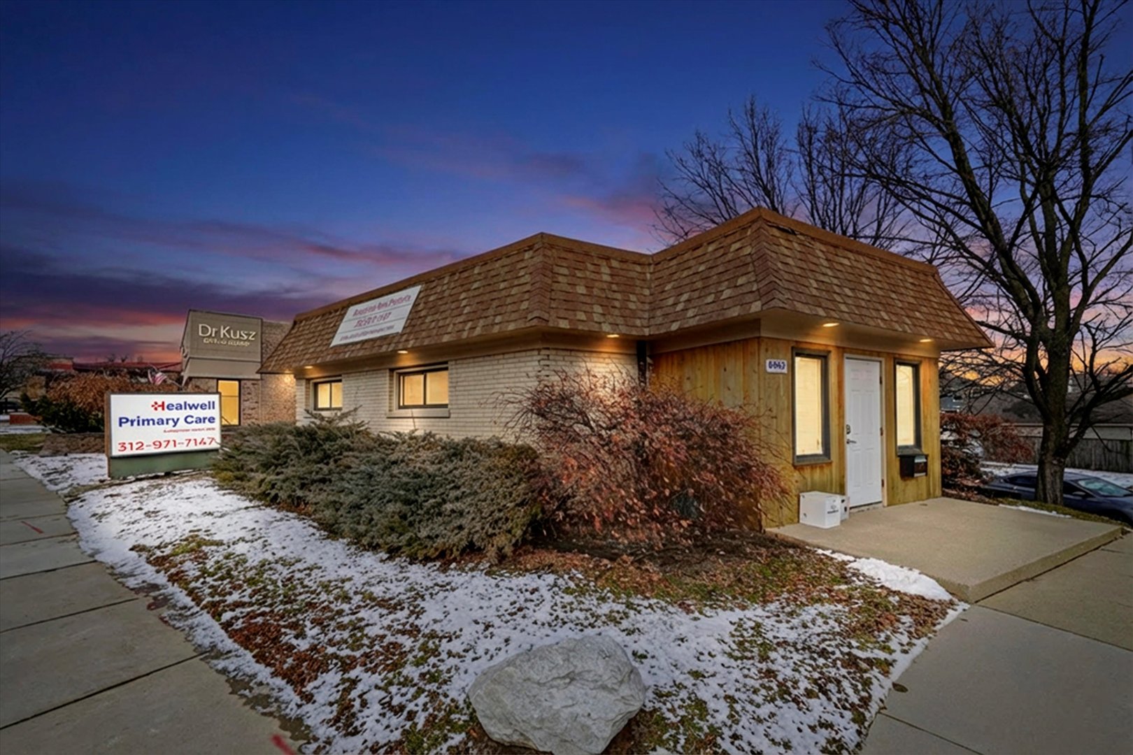 6067 N Northwest Highway Property Photo 1