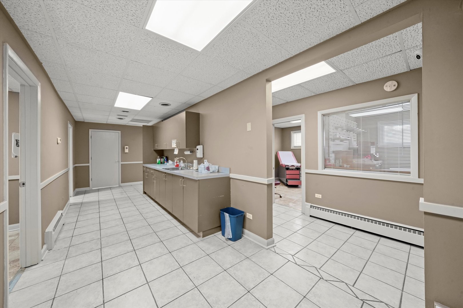 6067 N Northwest Highway Property Photo 3