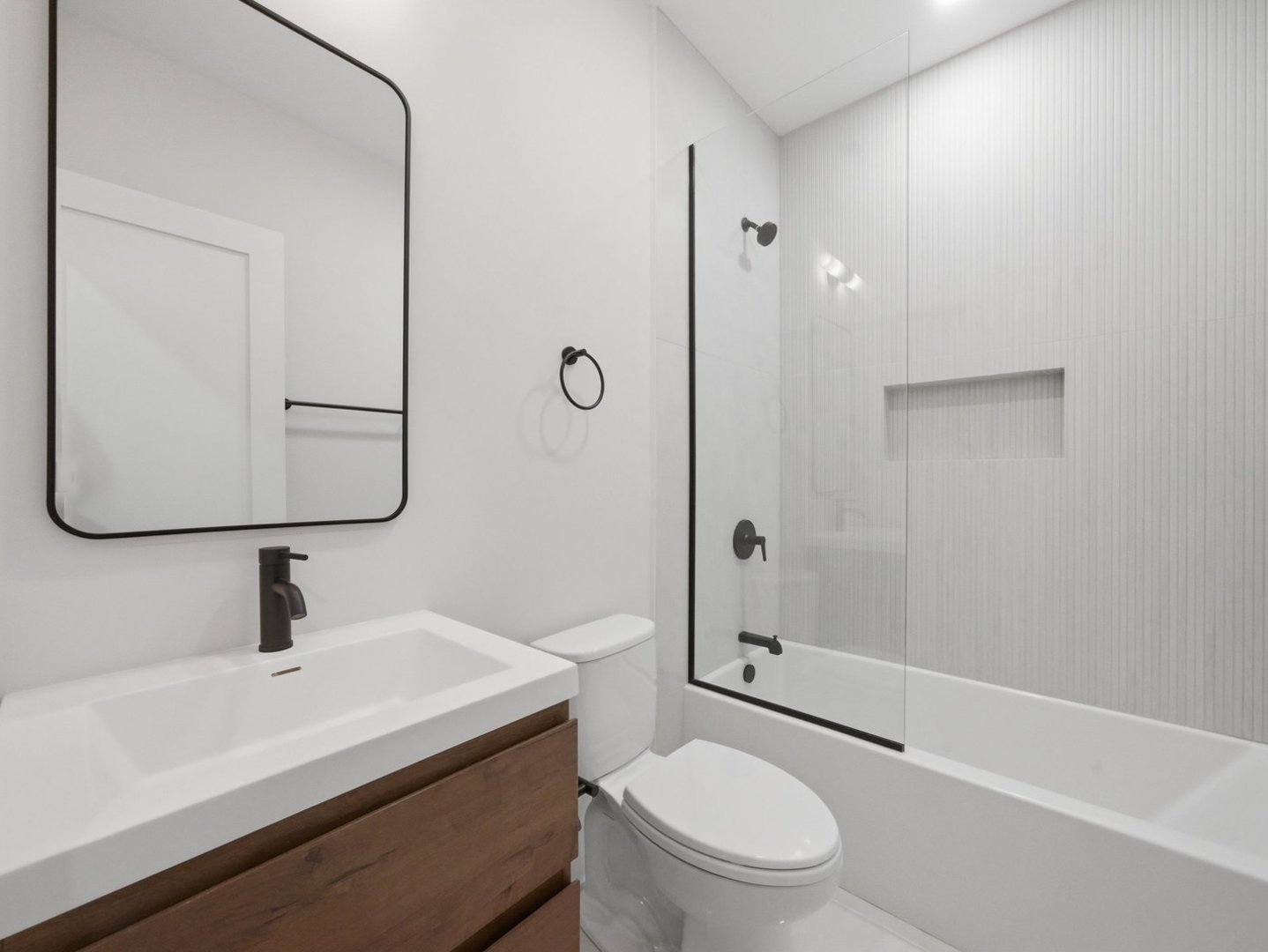 3644 W Cornelia Avenue 2 Property Photo 6