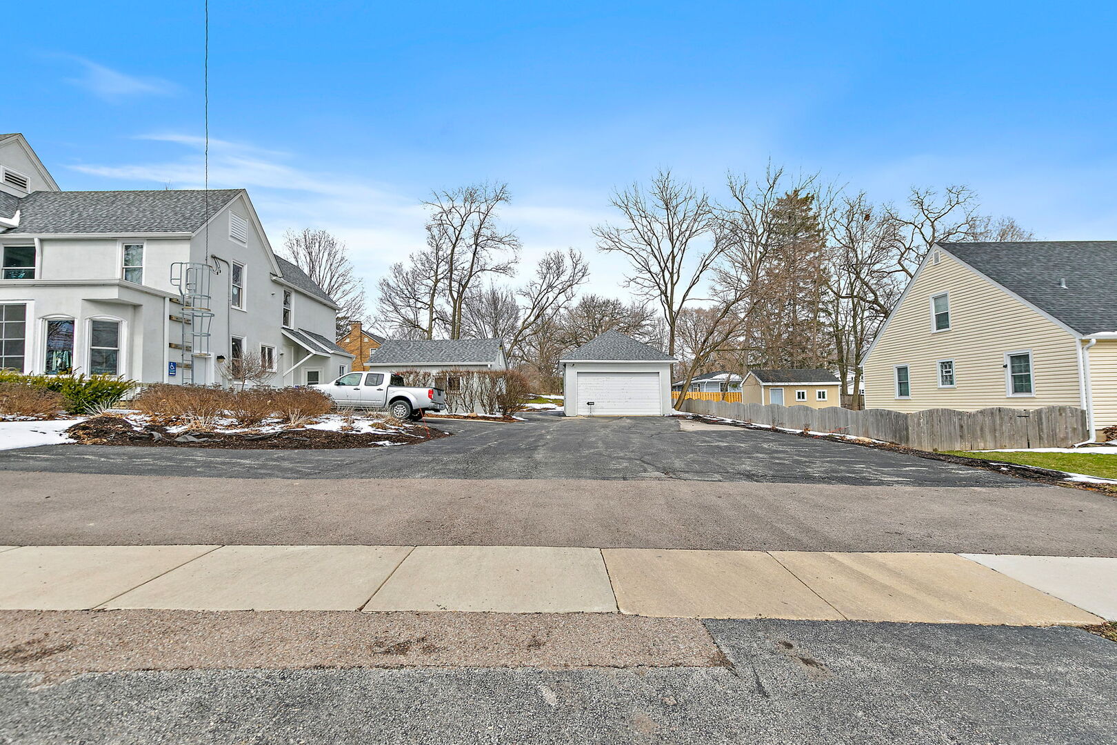 303 N Main Street Property Photo 8