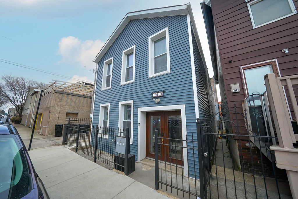 1013 W 18th Place Property Photo 1