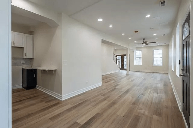 1013 W 18th Place Property Photo 3